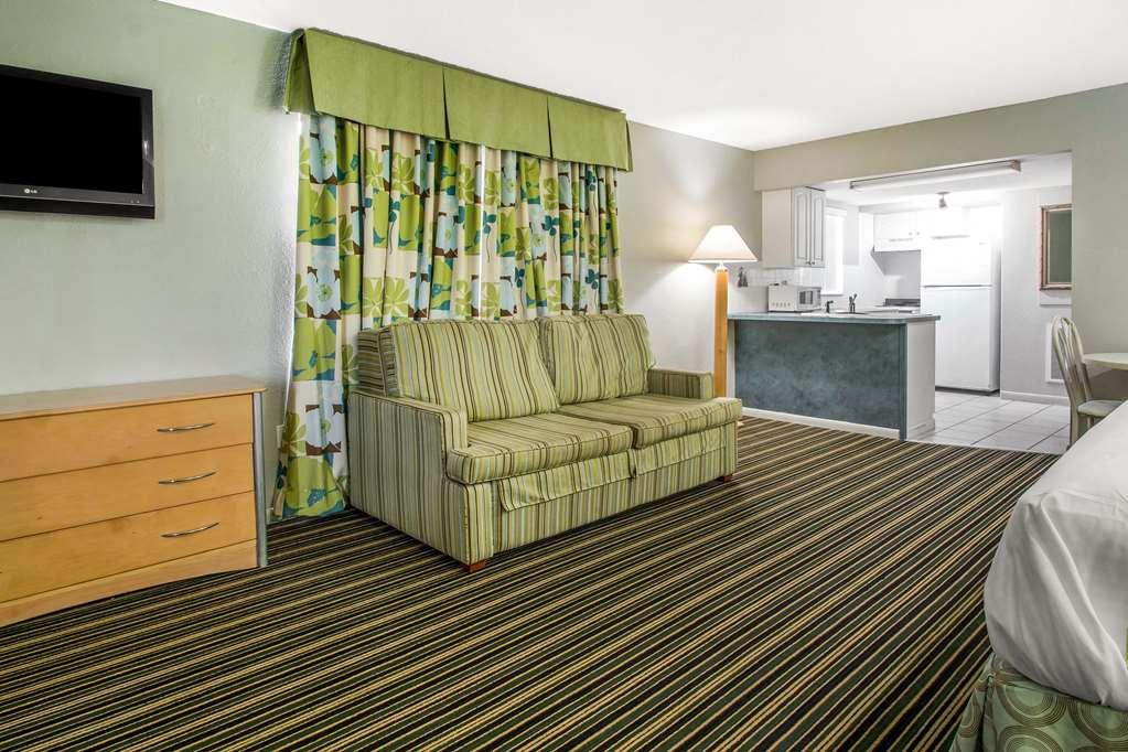 Rodeway Inn & Suites Winter Haven Chain Of Lakes Rom bilde