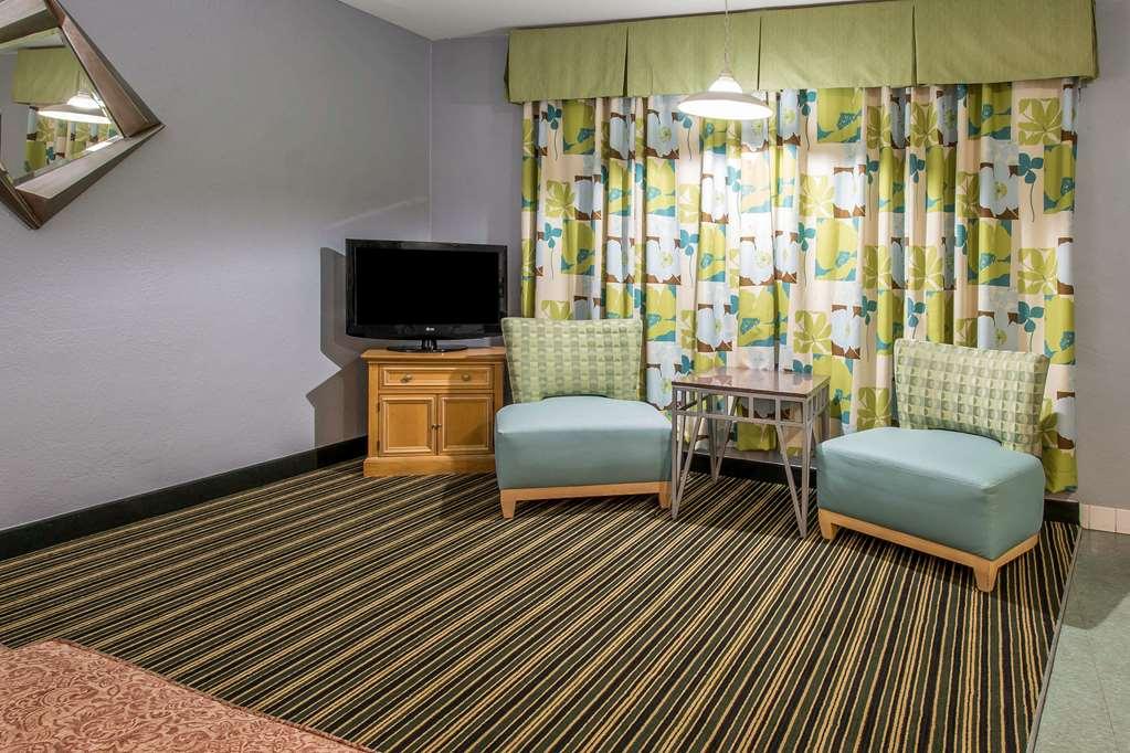 Rodeway Inn & Suites Winter Haven Chain Of Lakes Rom bilde
