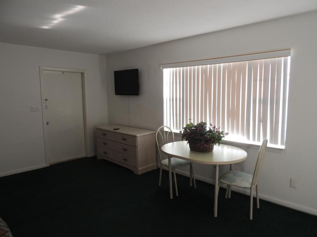 Rodeway Inn & Suites Winter Haven Chain Of Lakes Rom bilde