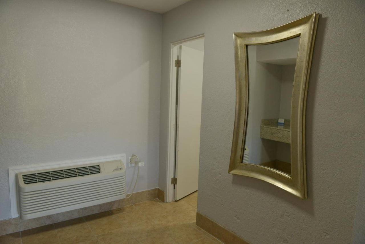 Rodeway Inn & Suites Winter Haven Chain Of Lakes Eksteriør bilde