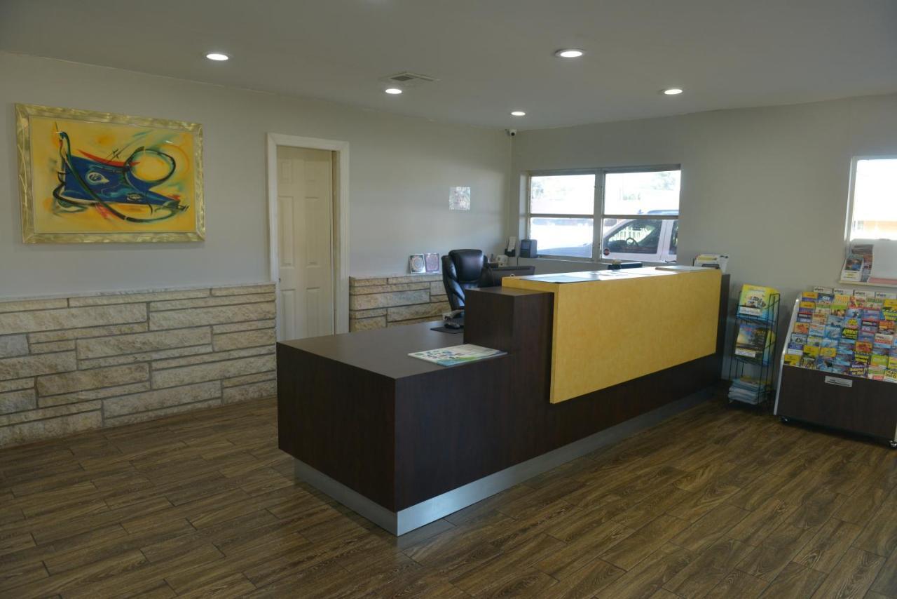 Rodeway Inn & Suites Winter Haven Chain Of Lakes Eksteriør bilde