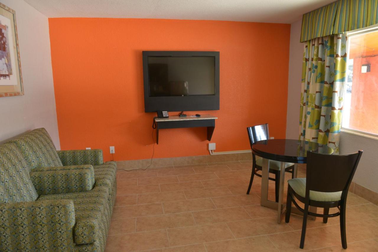 Rodeway Inn & Suites Winter Haven Chain Of Lakes Eksteriør bilde
