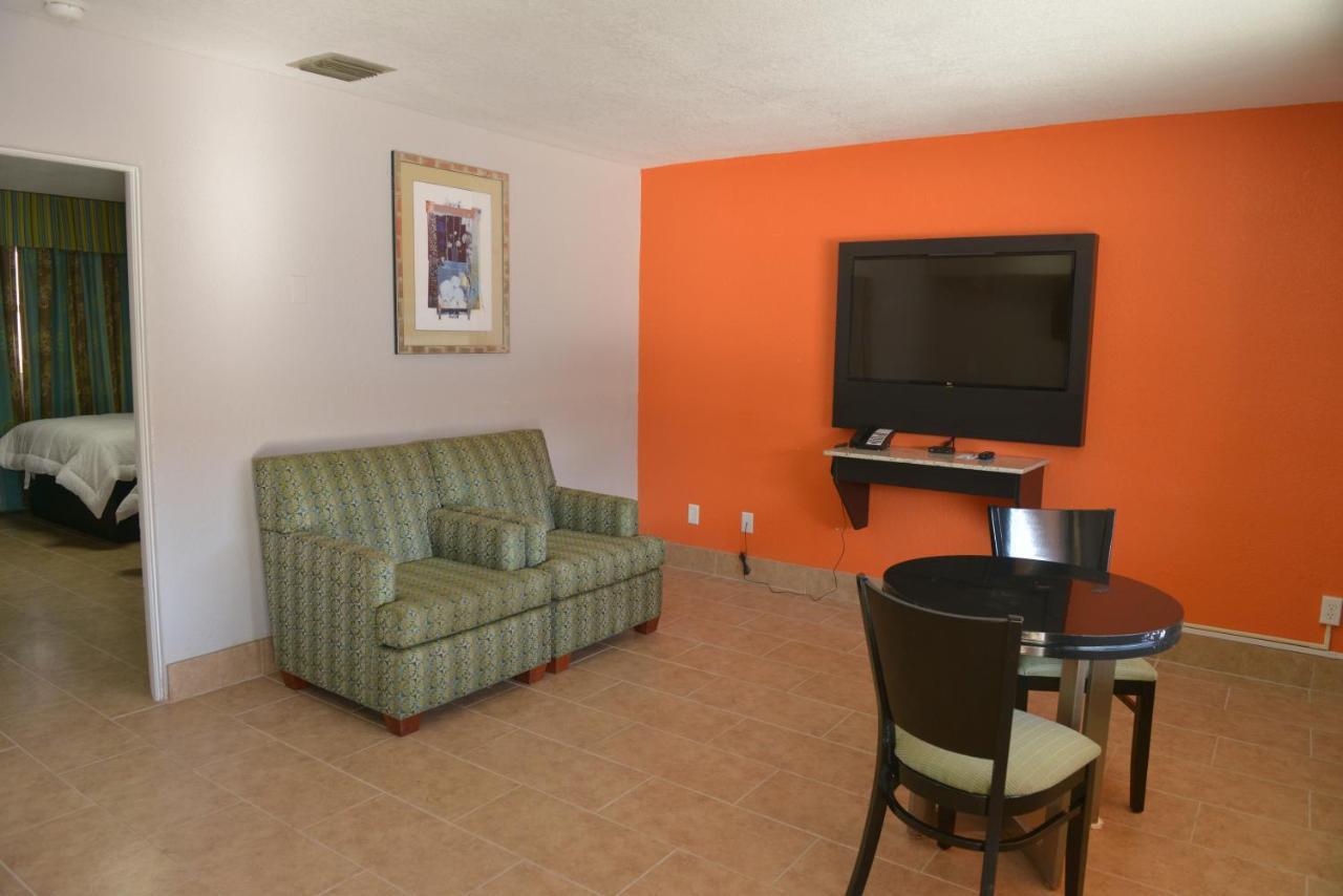 Rodeway Inn & Suites Winter Haven Chain Of Lakes Eksteriør bilde